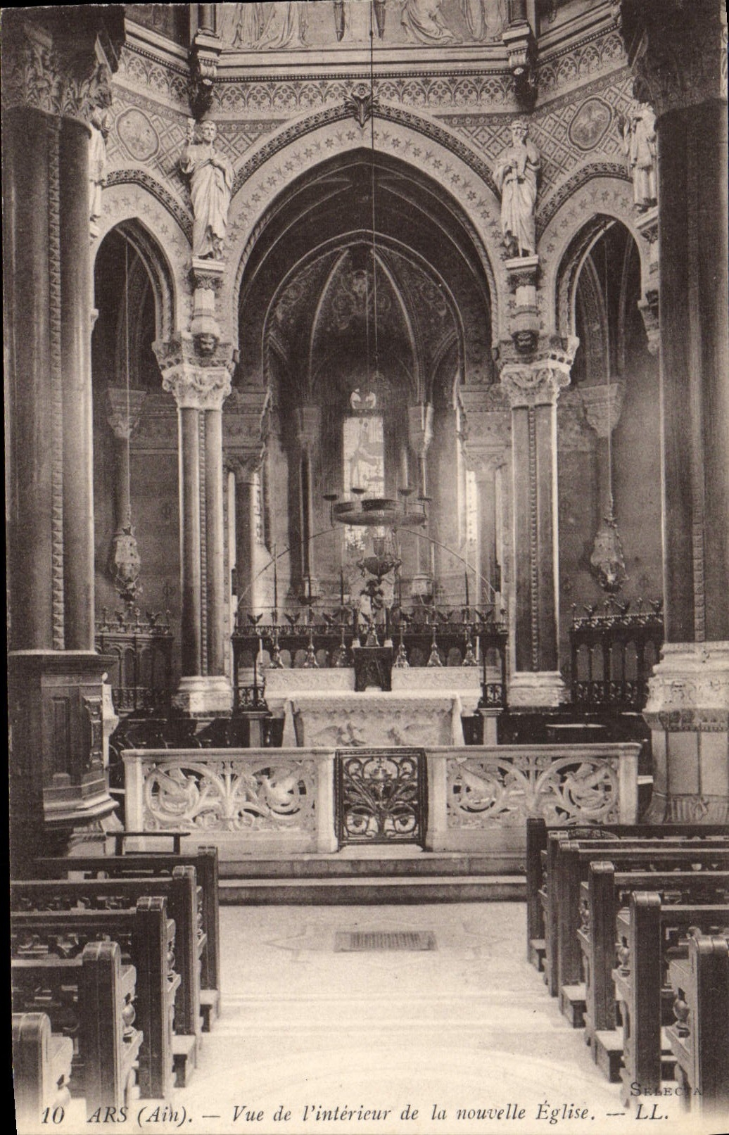 ARS (Ain) — Vue de l'intérieur de la nouvelle Église — LL.