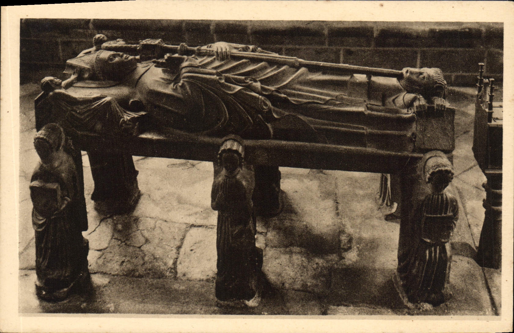 CPA Locronan Tombeau Gothique Du Saint Ronan