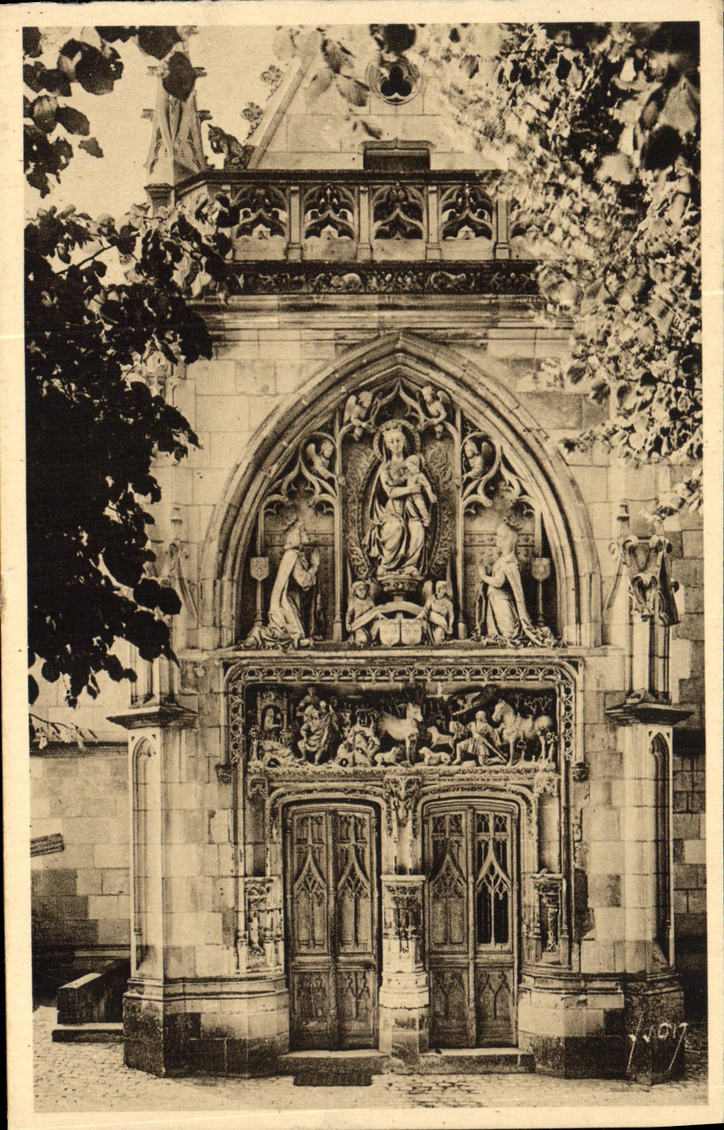 CPA Chateau D'Amboise Porte De La Chapelle St Hubert