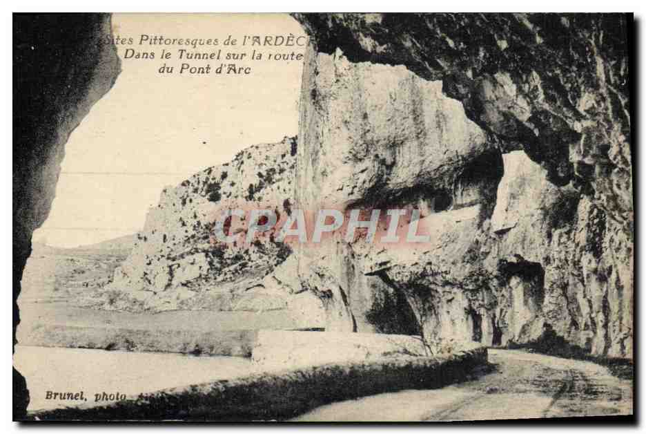 Sites Pittoresques de l'ARDÈCHE — Dans le Tunnel sur la route du Pont d'Arc — Brunel, photo