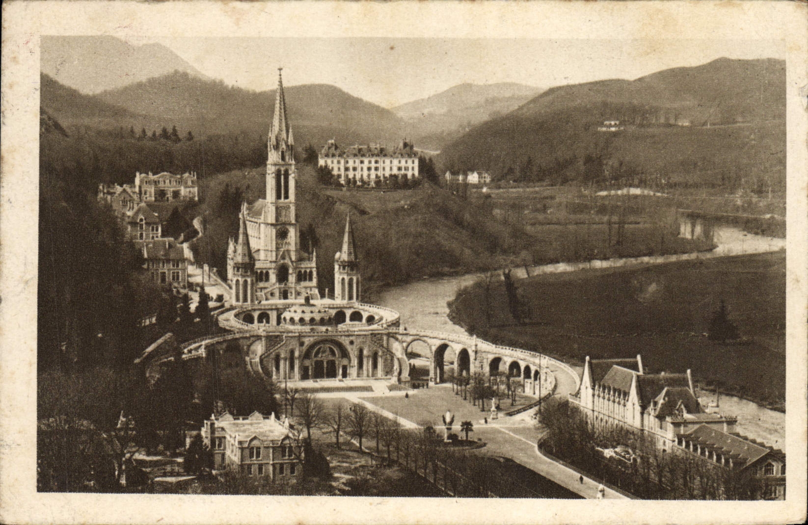 CPA Lourdes La Basilique Vue Du Chateau Fort