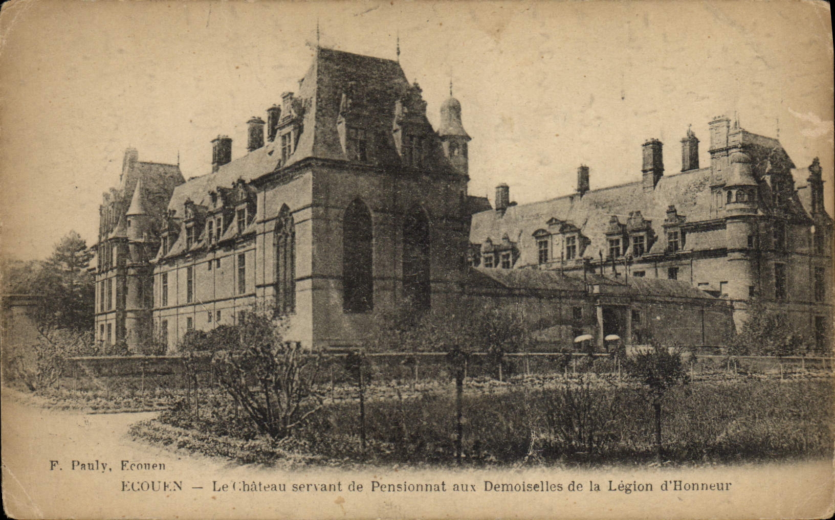 CPA Ecouen Le Chateau Servant De Pensionnat Aux Demoiselles De La Legion D'Honneur