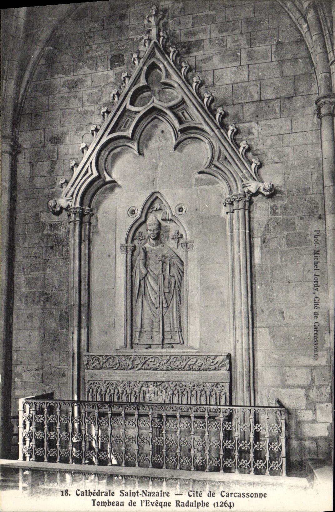CPA Cathedrale Saint Nazaire Cite De Carcassonne Tombeau de l'eveque Radulphe