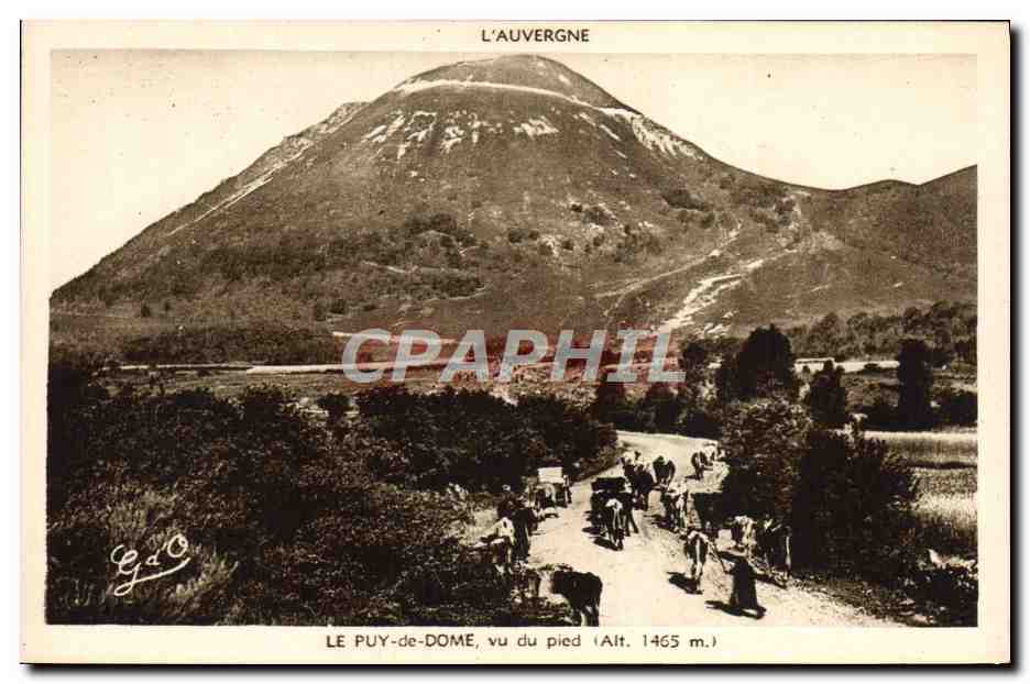 CPA L'Auvergne Le Puy De Dome Vu Du Pied