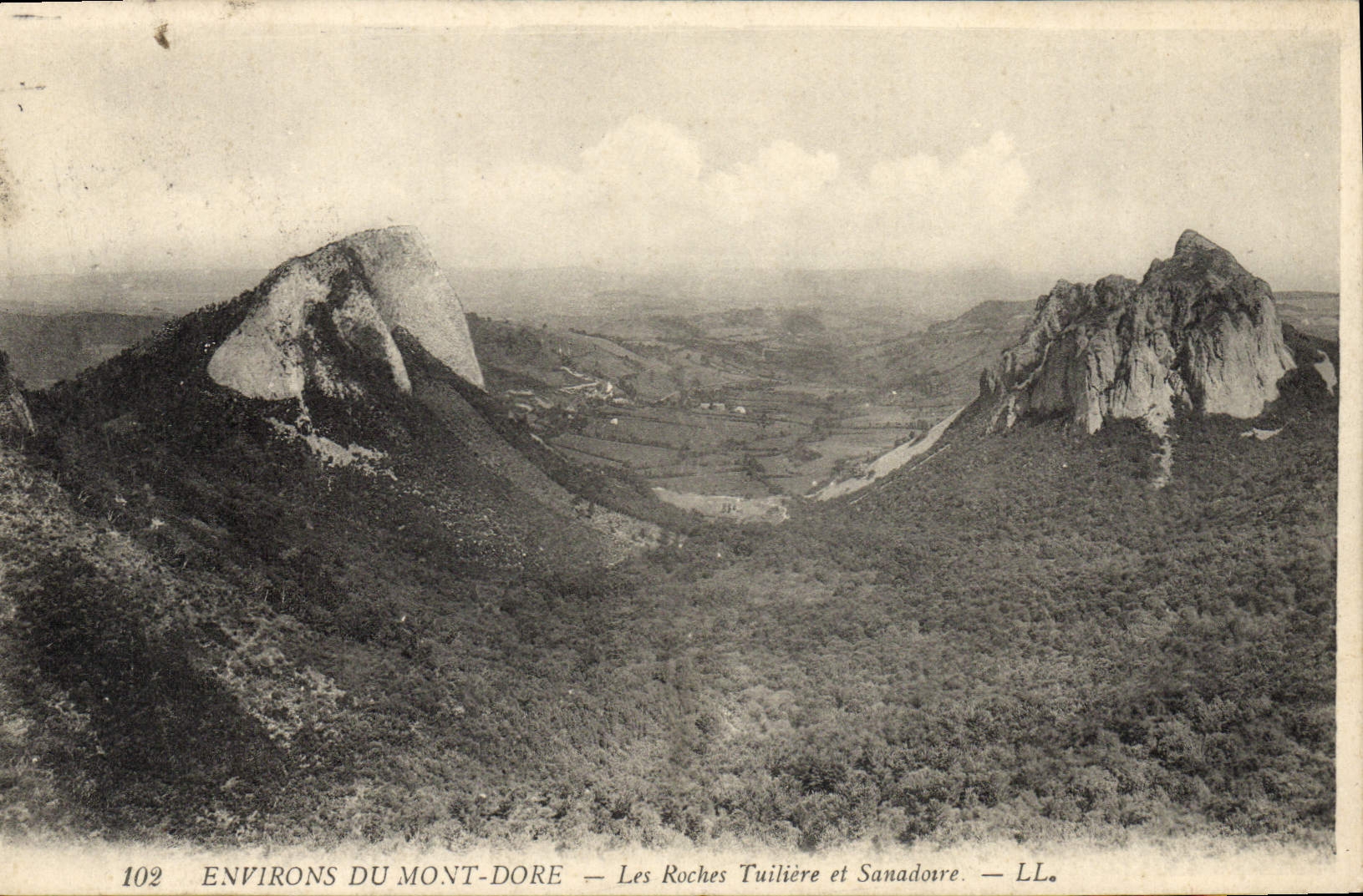 CPA Le Mont Dore Les Roches Tuiliere Et Samadoire