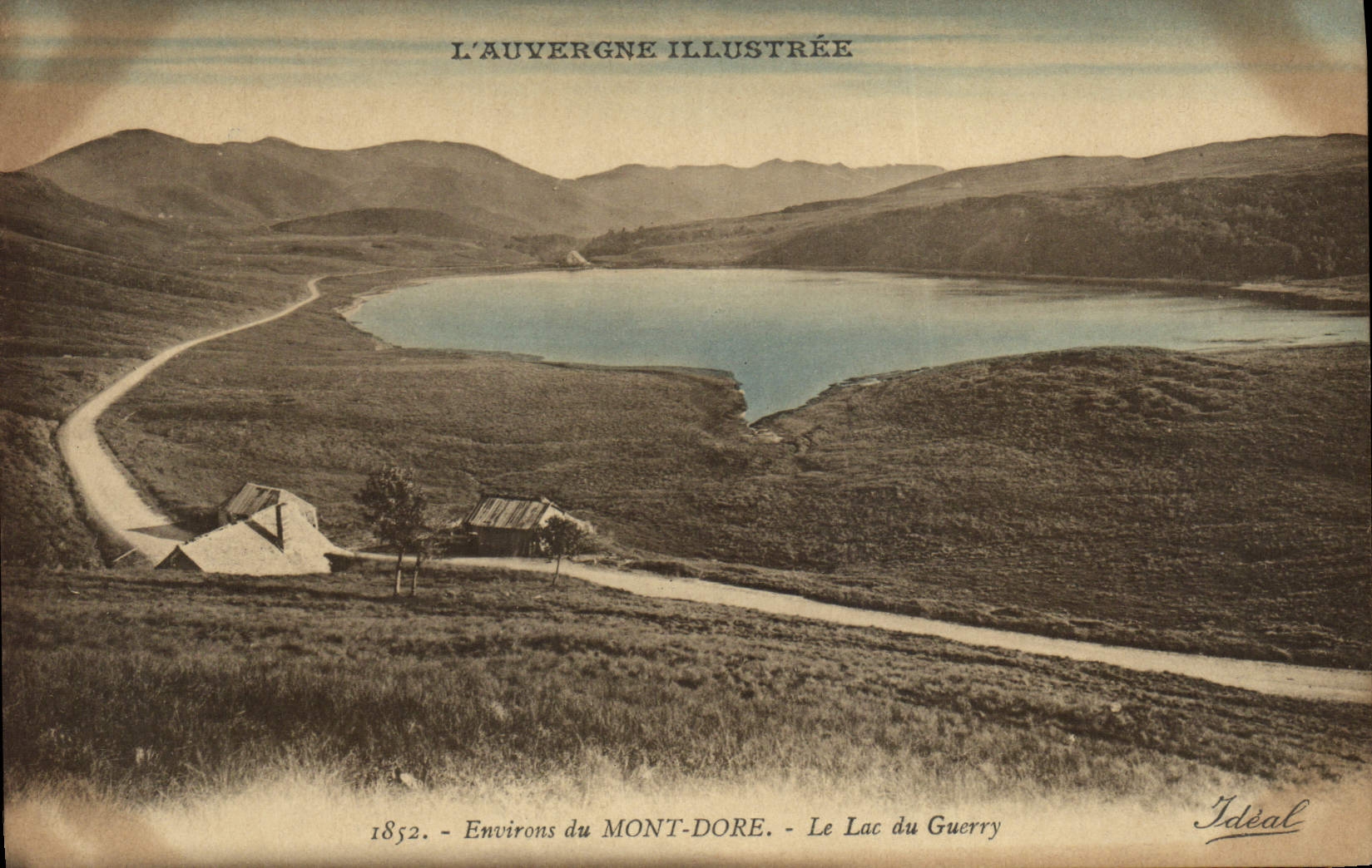 CPA L'Auvergne Pittoresque Environs du Mont Dore Le lac du Guery