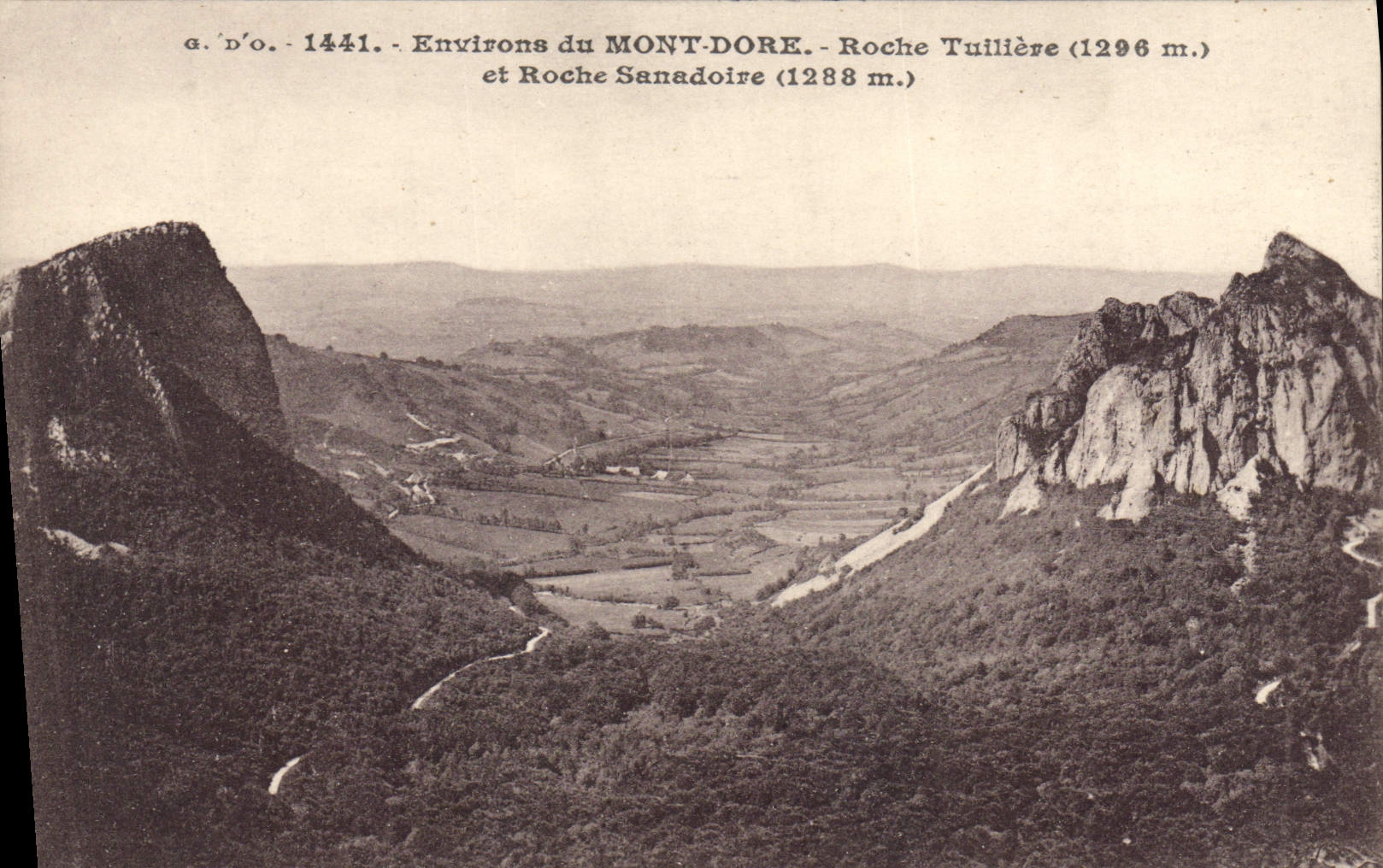 CPA Environs Du Mont Dore Roche Tuiliere et roche Sanadoire