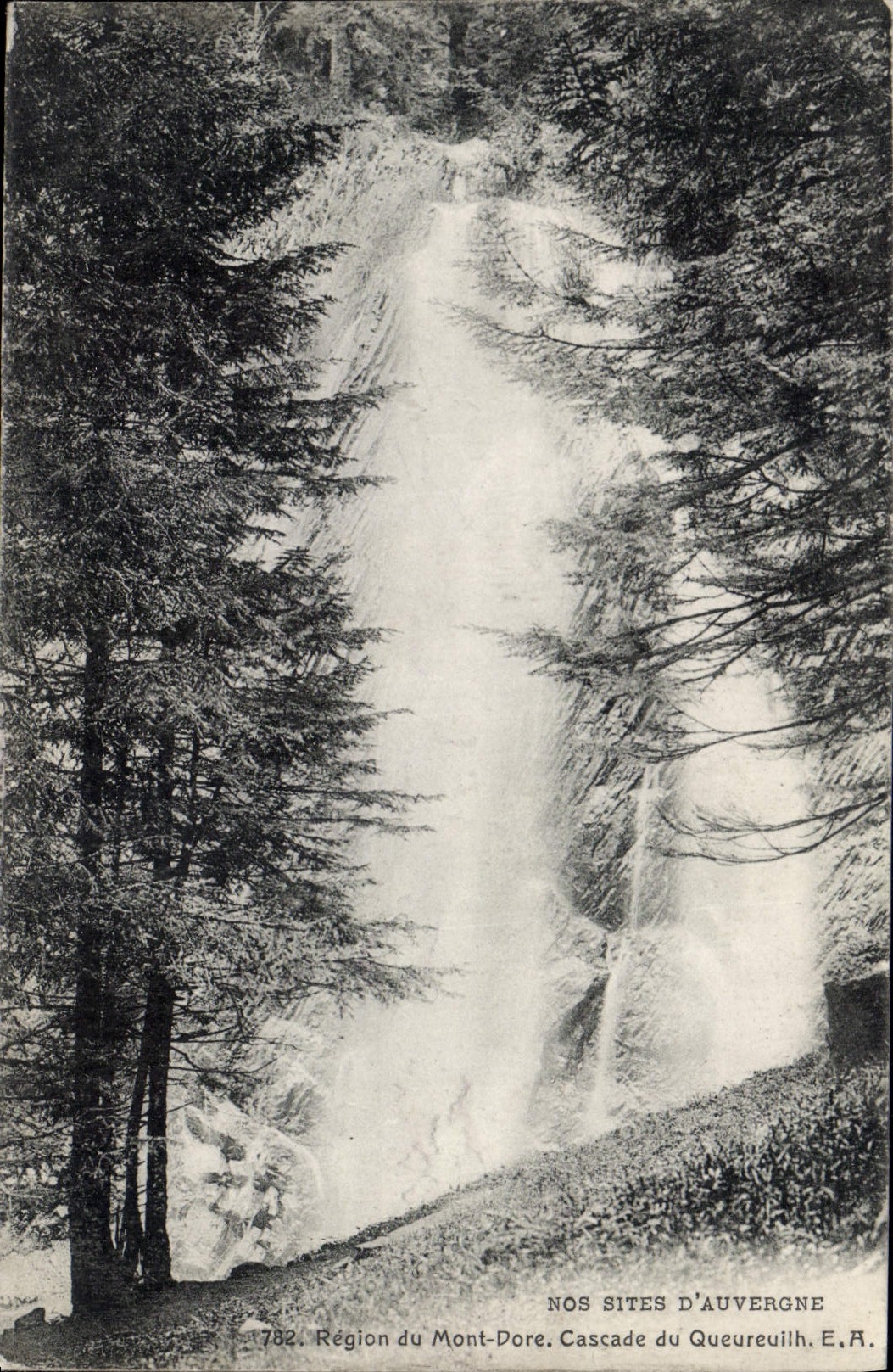 CPA Region Du Mont Dore Cascade du Queureuilh