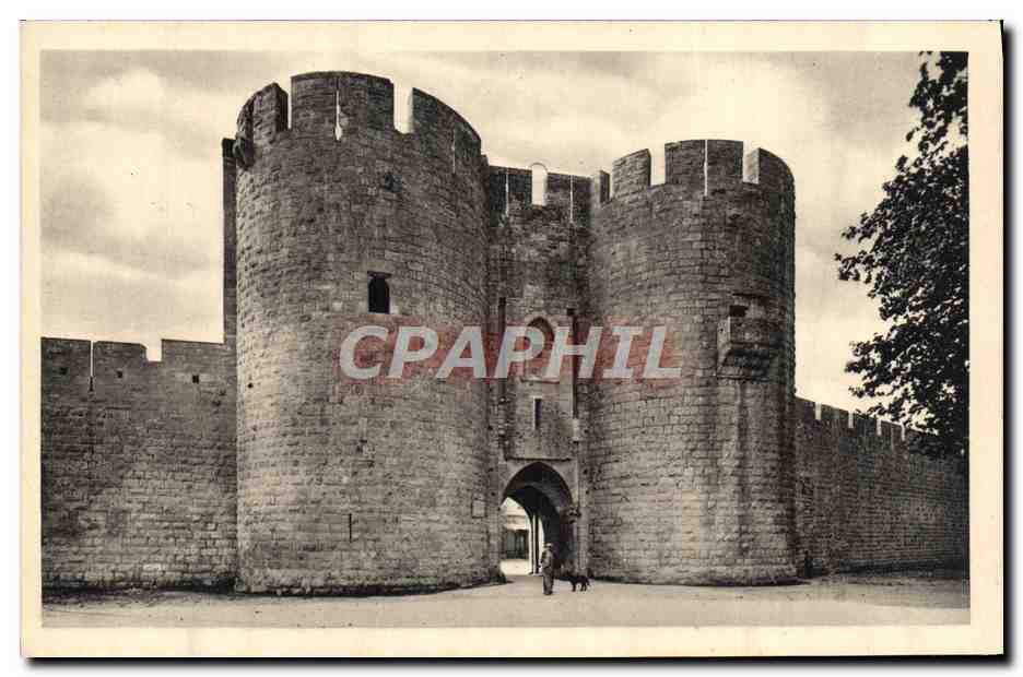 CPA Aigues Mortes Les Remparts Porte De La Gardette