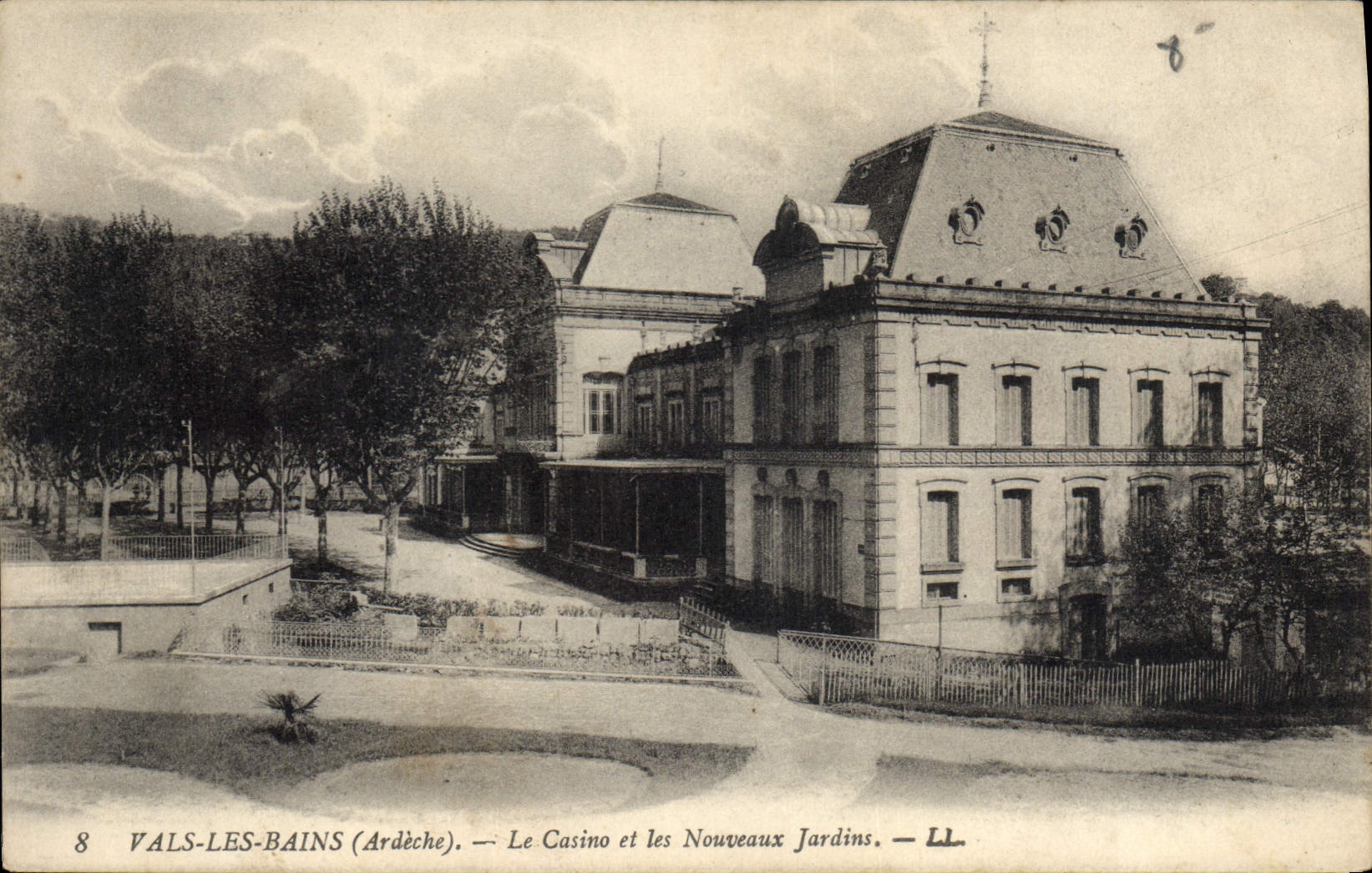 Vals-les-Bains (Ardèche) — Le Casino et les Nouveaux Jardins — LL