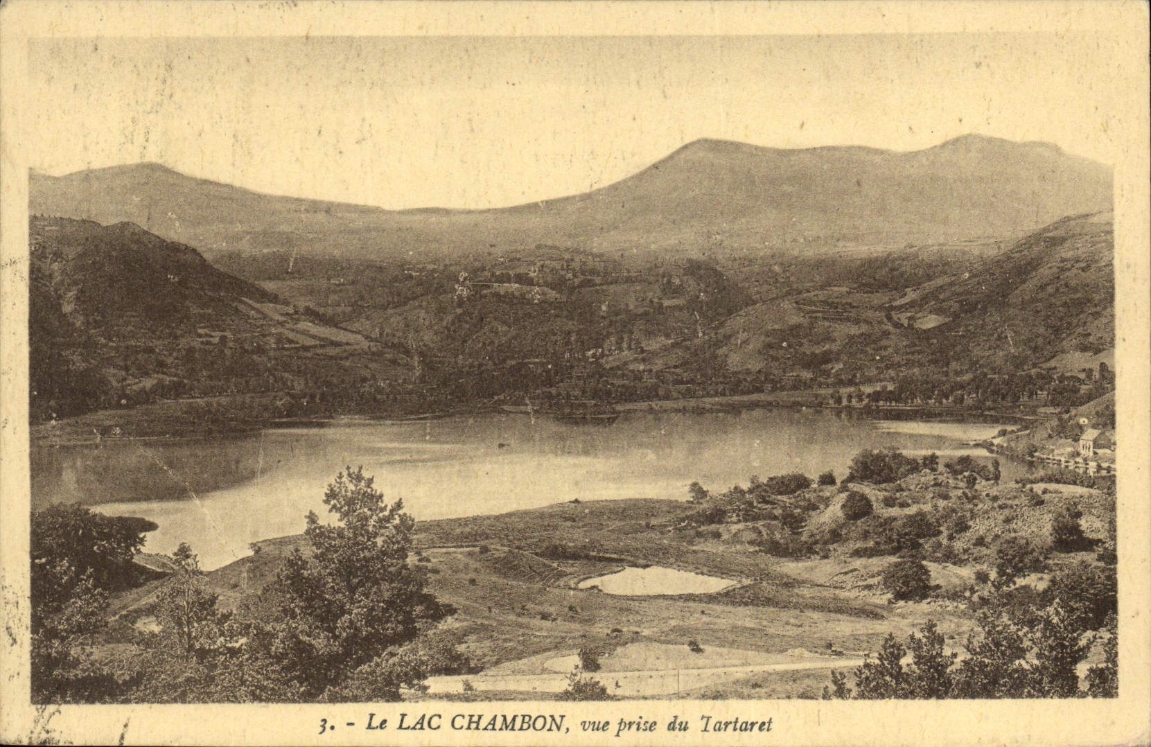 Le Lac Chambon, vue prise du Tartaret — 3. — Éditeur non visible