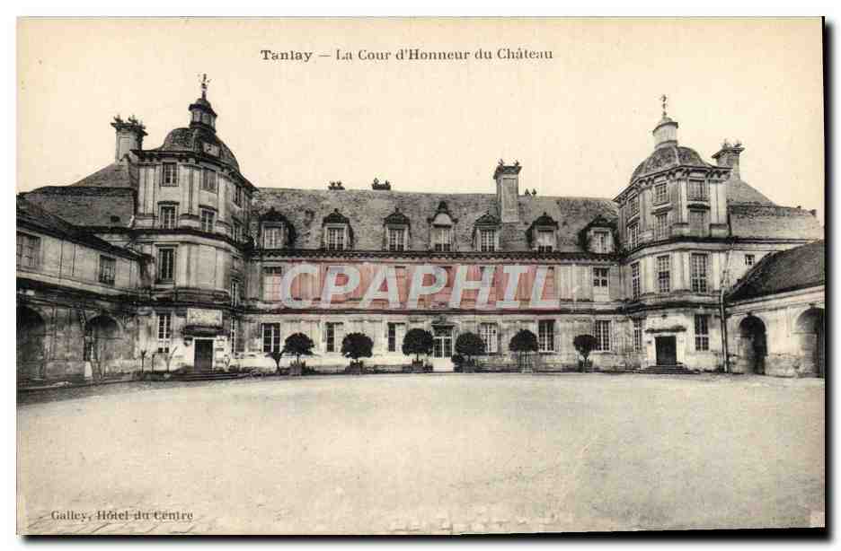 CPA Tanlay La Cour D'Honneur Du Chateau
