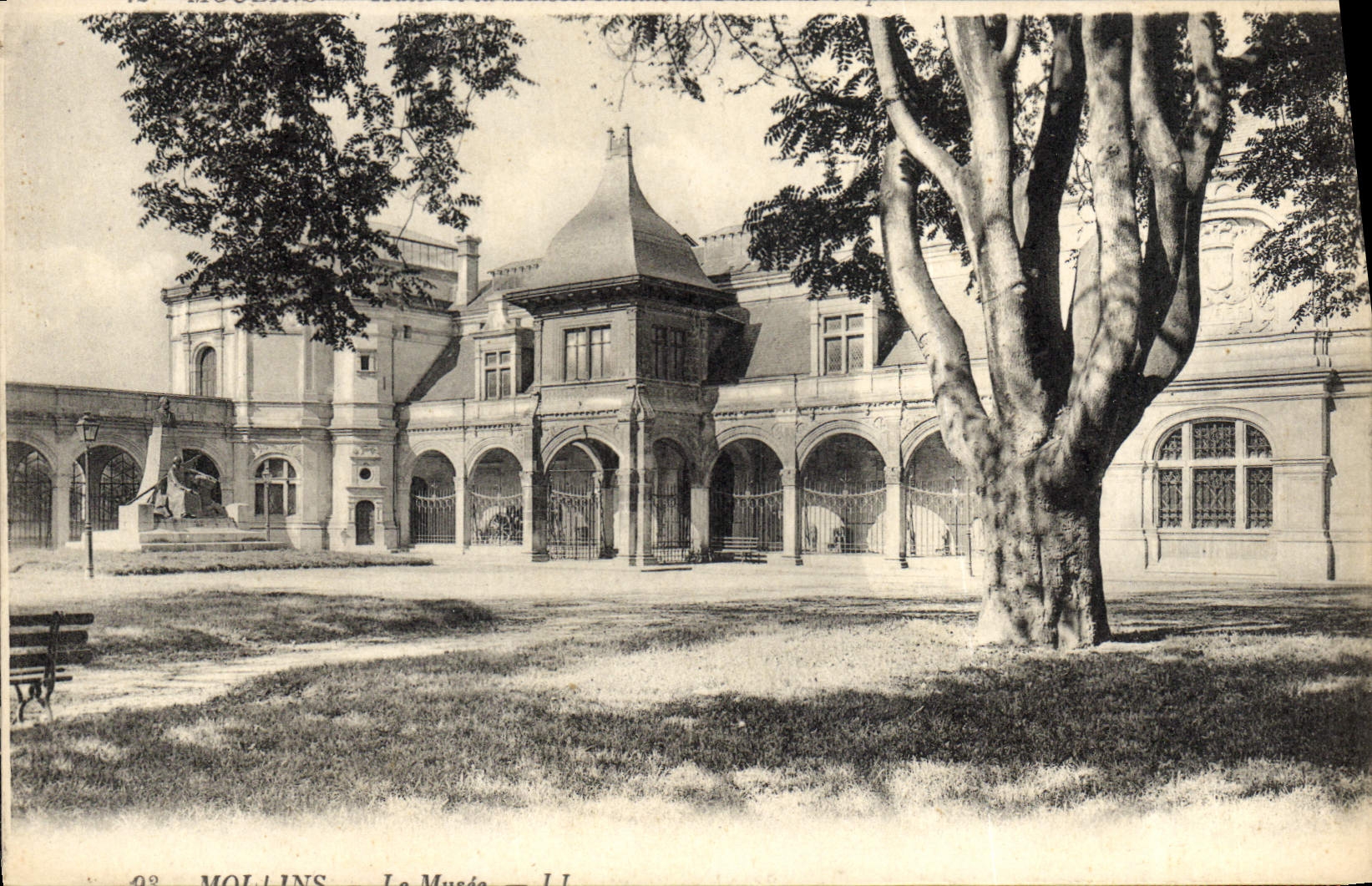 CPA Moulins Le Musee