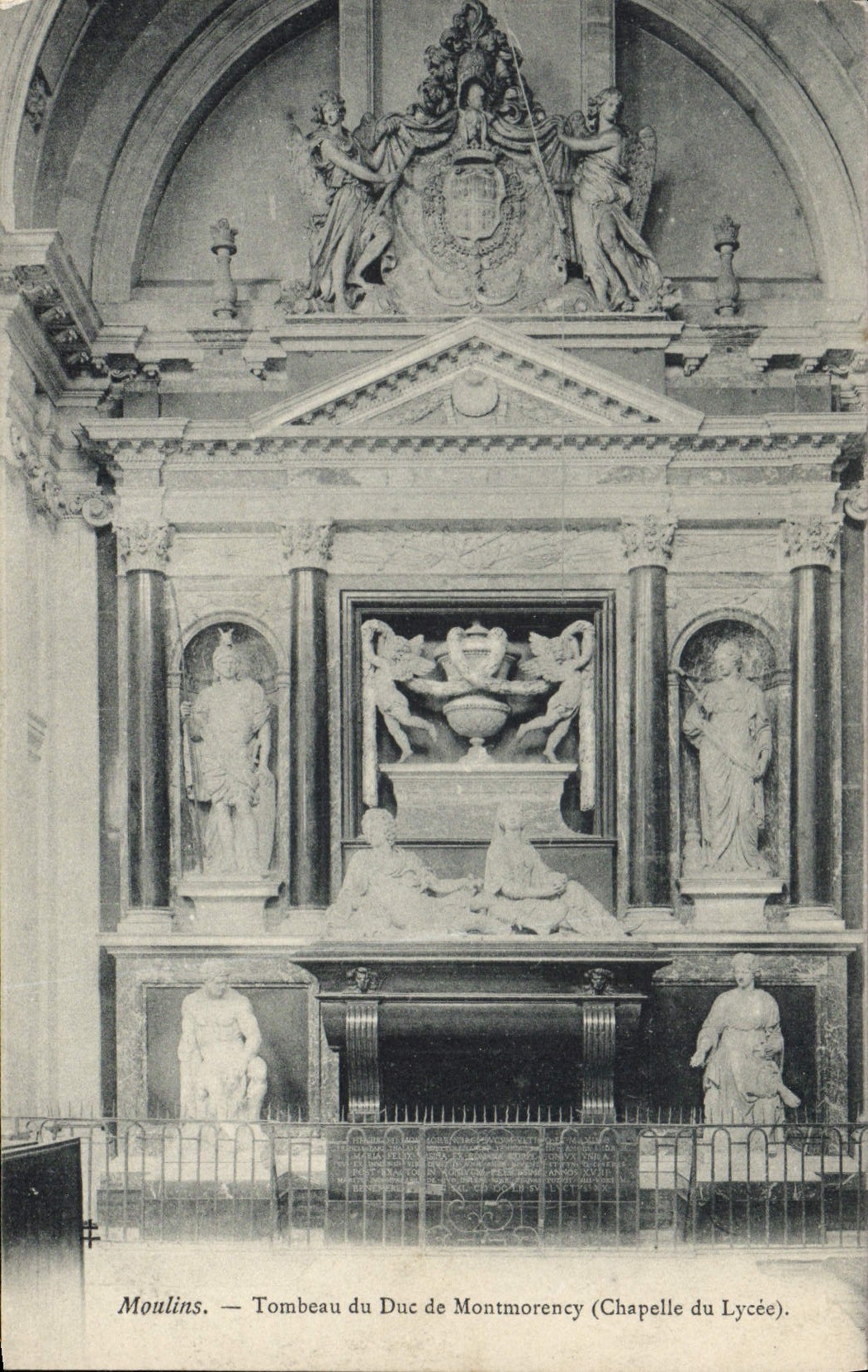 CPA Moulins Tombeau Du Duc de Montmorency Chapelle du Lycee