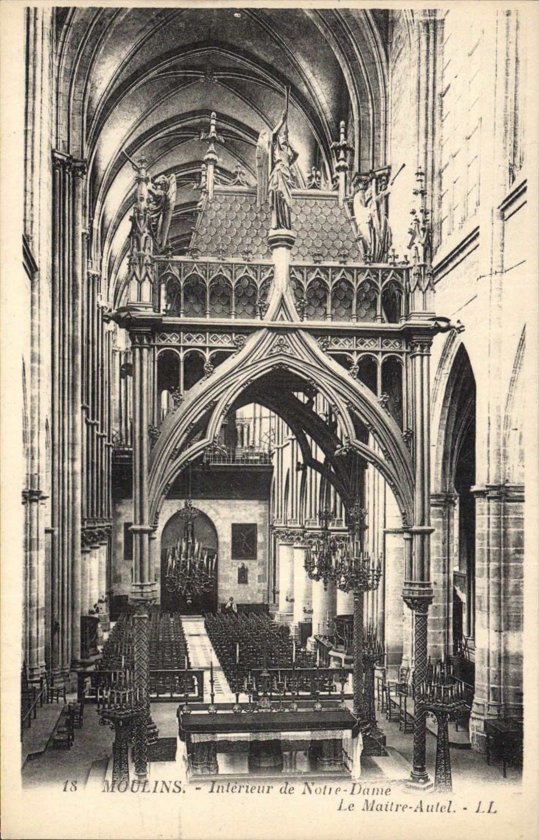 CPA Moulins Interieur de Notre Dame le maitre autel