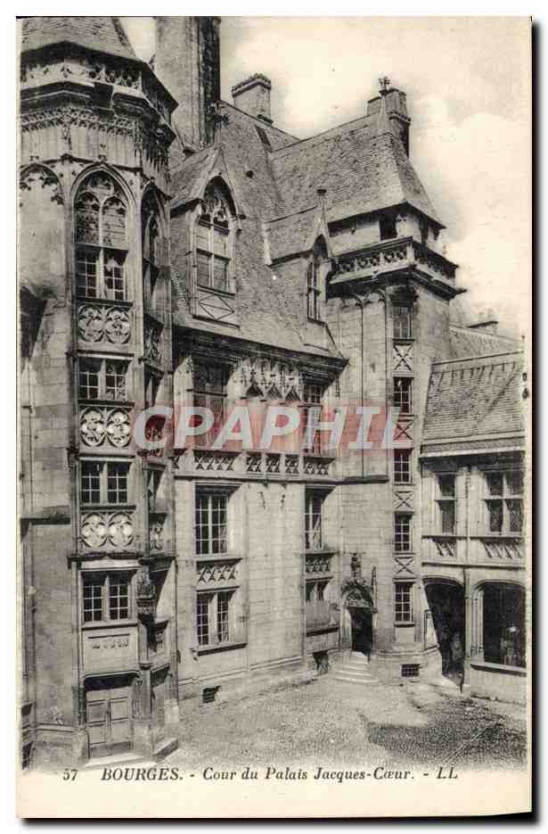 Bourges - Cour du Palais Jacques-Cœur - LL
