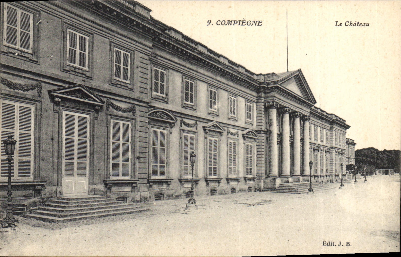CPA Compiegne Le Chateau