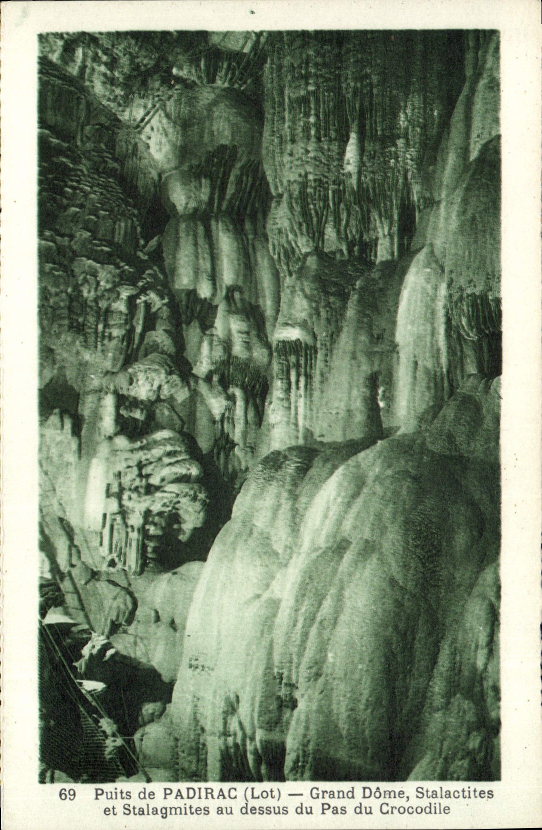 Puits de PADIRAC (Lot) — Grand Dôme, Stalactites et Stalagmites au-dessus du Pas du Crocodile