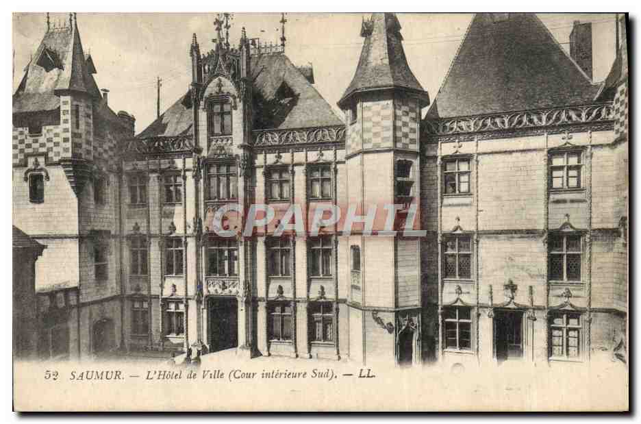 CPA Saumur L'Hotel De Ville Cour interieure Sud