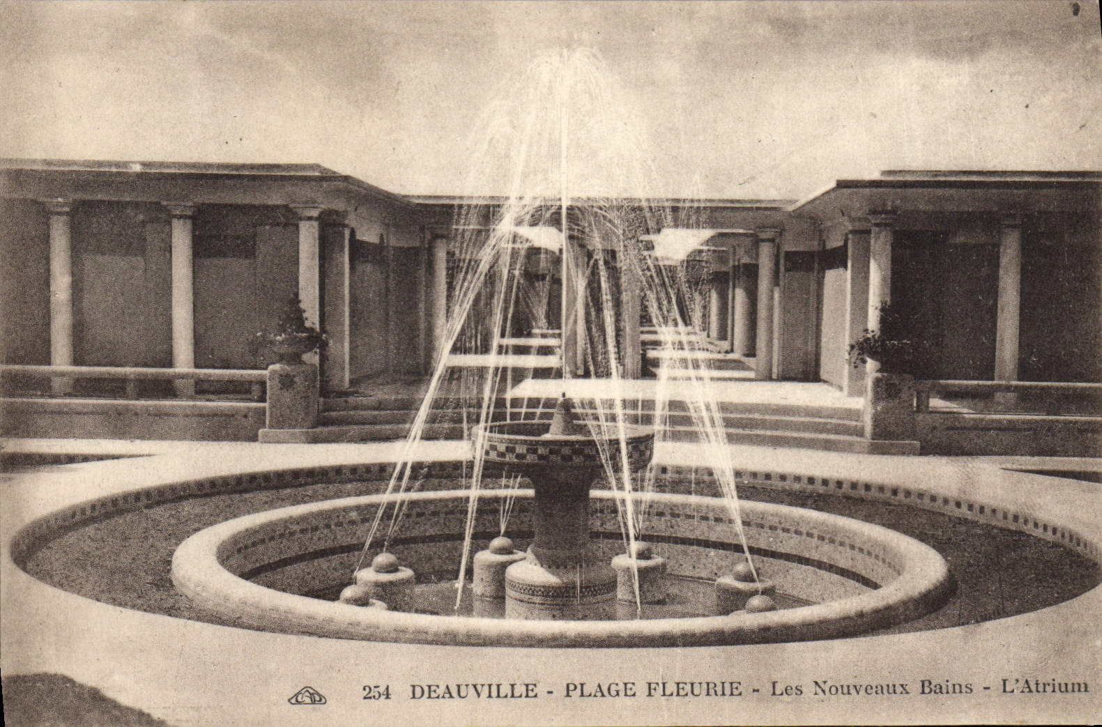 Deauville - Plage Fleurie - Les Nouveaux Bains - L'Atrium