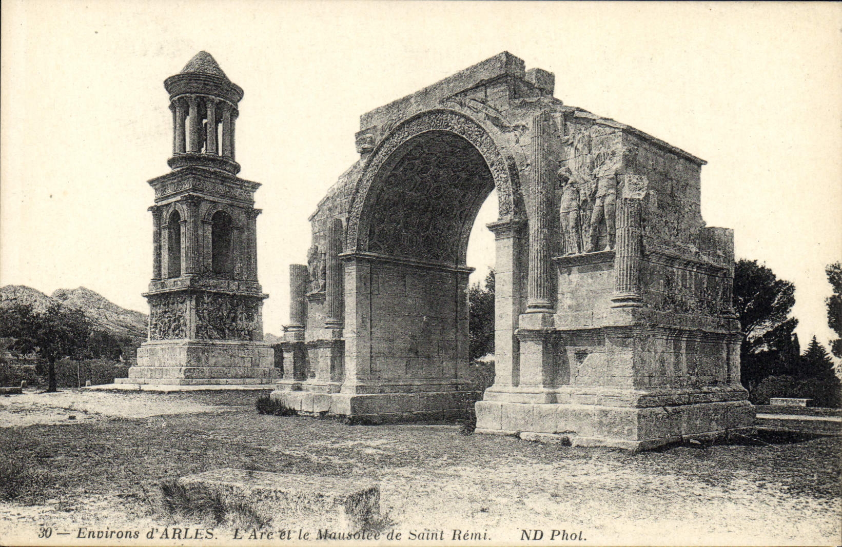 Umgebung von ARLES. Der Bogen und das Mausoleum des heiligen Rémi — ND Phot. n°30