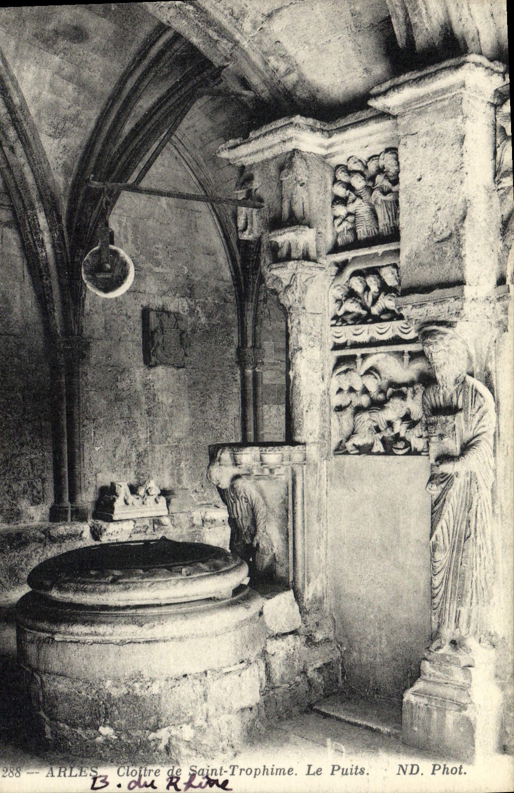 Arles - Cloître de Saint-Trophime. Le Puits — B. du R. Line, n°288