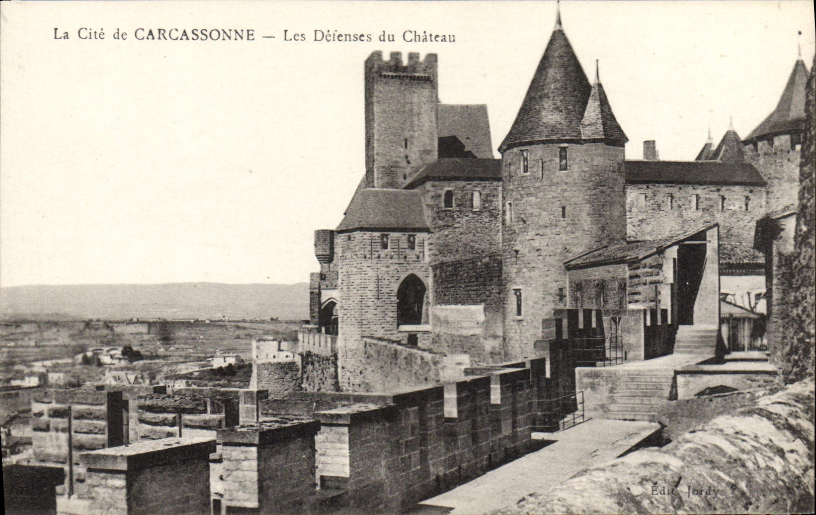CPA Carcassonne Les defenses Du Chateau