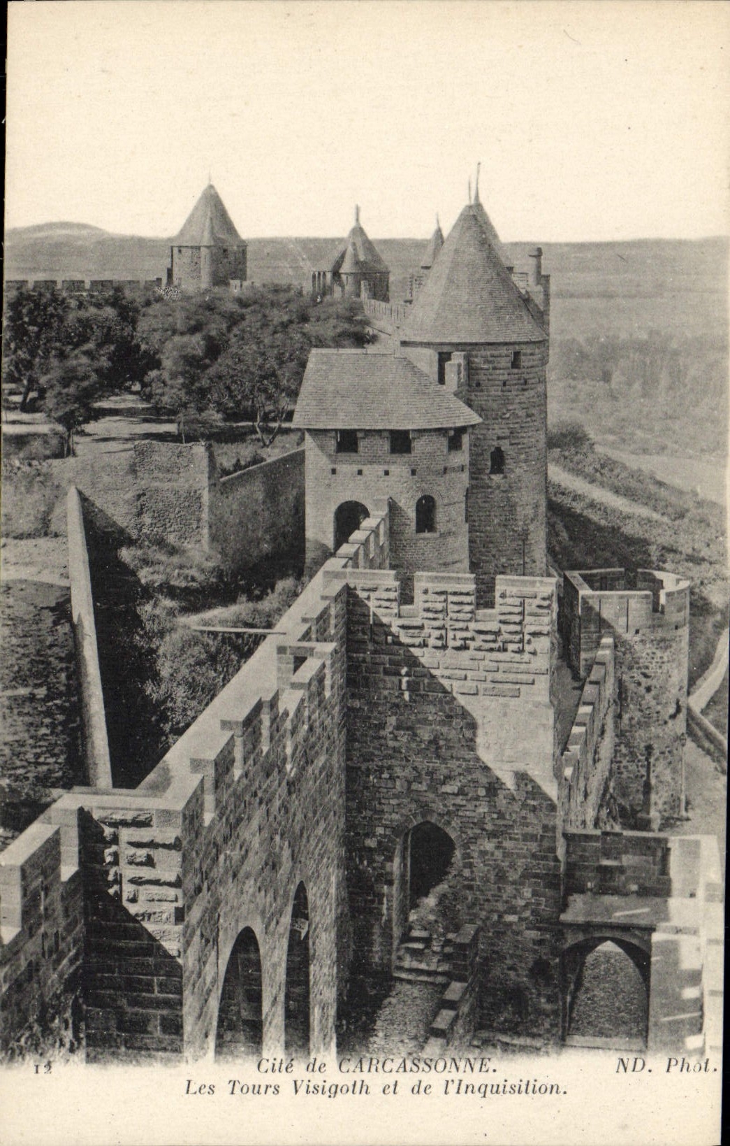 CPA Carcassonne Les Tours Visigoth et de l'Inquisition