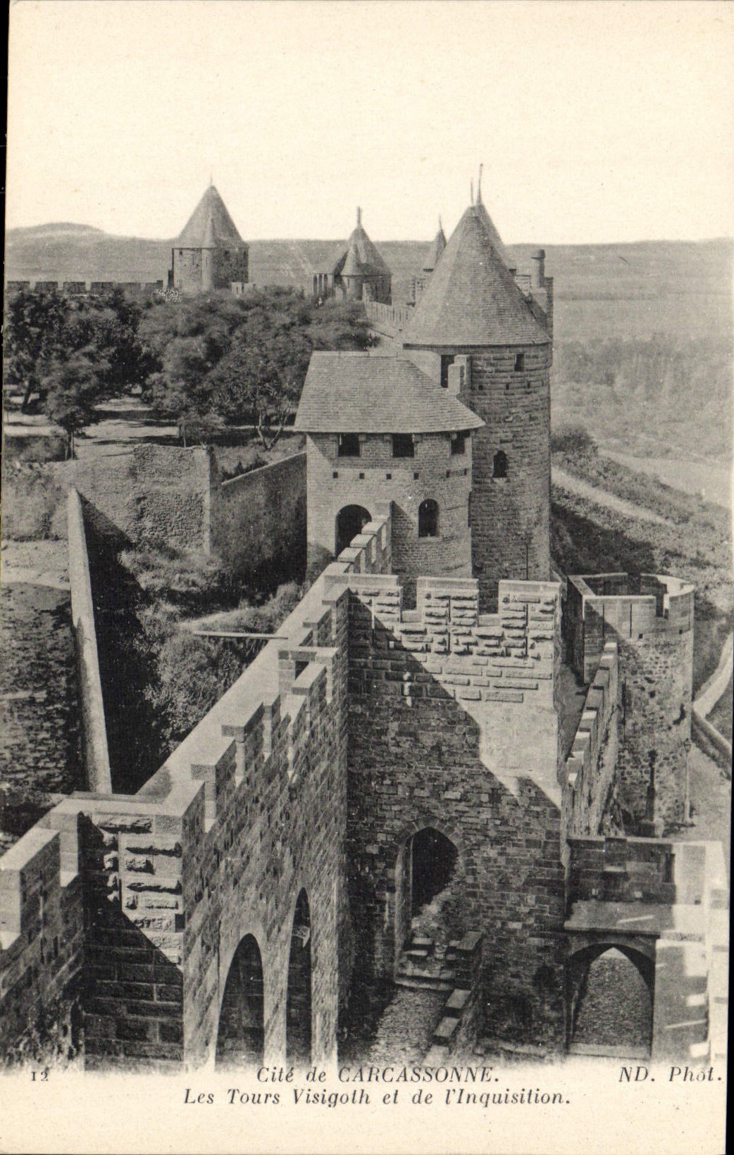 CPA Cite de Carcassonne Les tours Visigoth et de l'Inquisition
