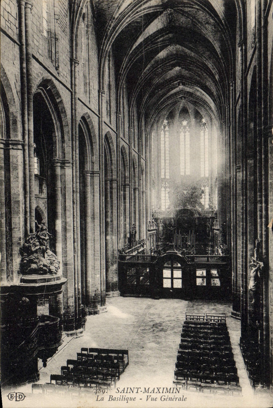 CPA Saint Maximin La basilique Vue generale