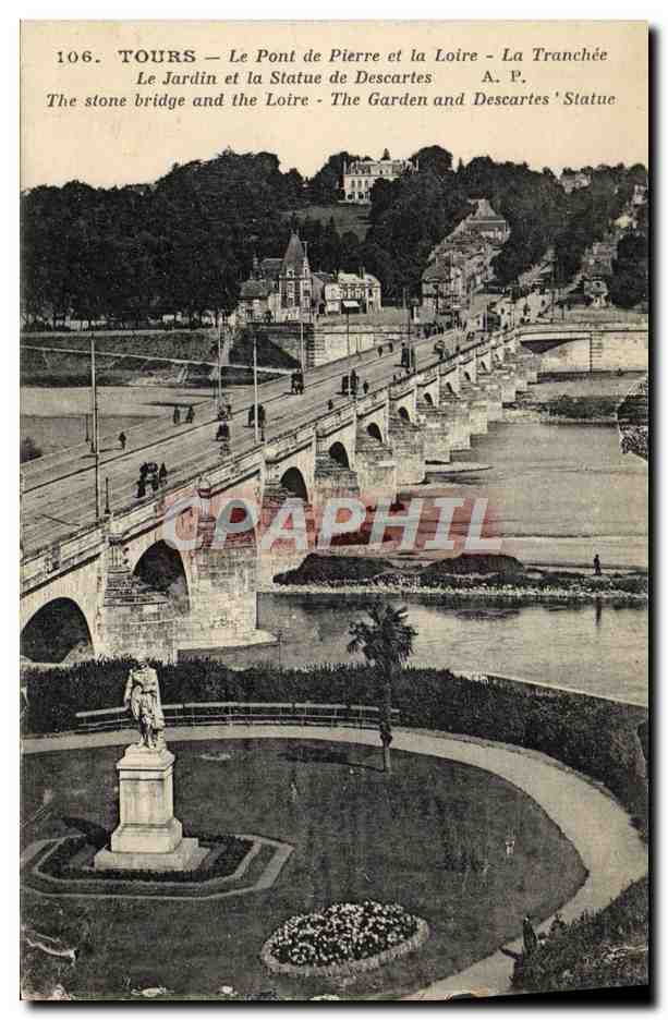 CPA Tours Le pont de pierre et la Loire La tranchee le jardin et la statue de Descartes