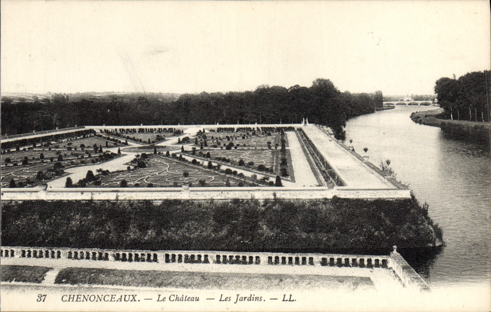 CPA Chenonceaux Le chateau Les jardins