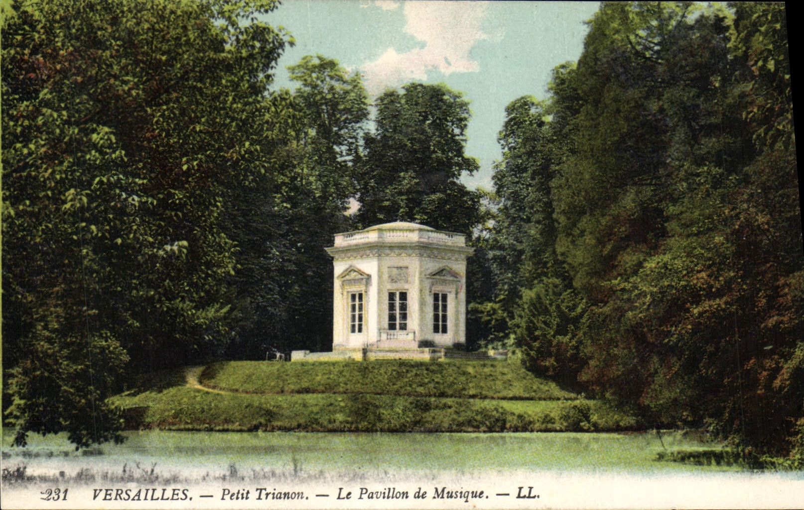 CPA Versailles Petit Trianon Le pavillon de musique