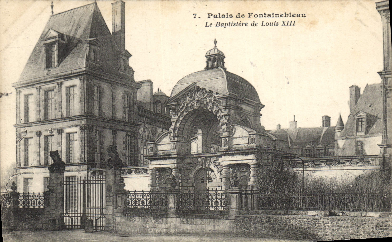 CPA Palais de Fontainebleau Le baptistere de Louis XIII