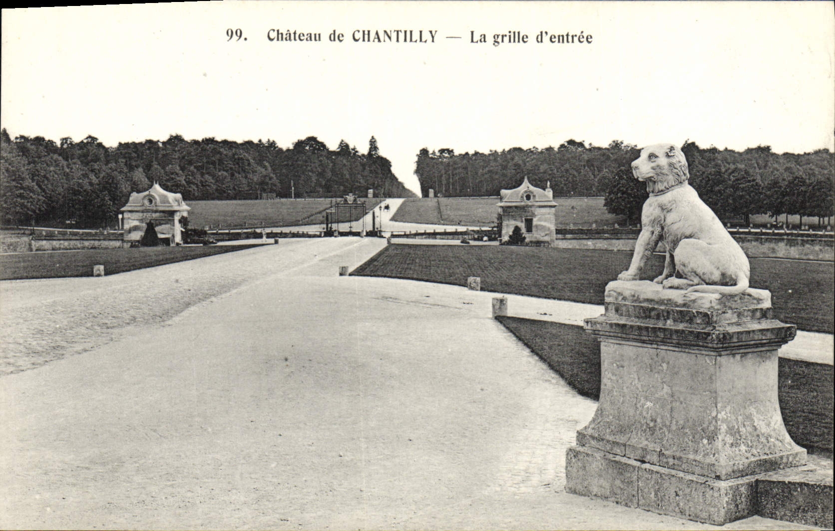 CPA Chateau de Chantilly La grille d'entree