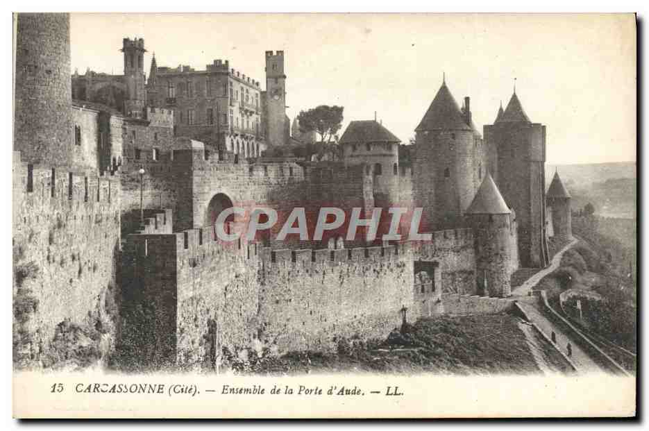 CPA Carcassonne Ensemble de la porte d'Aude
