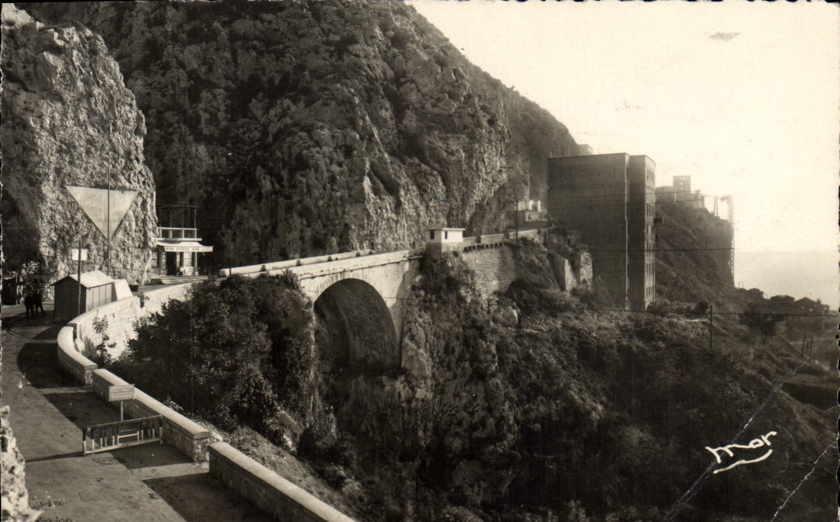 CPM Frontiere franco italienne Le pont Saint Louis 