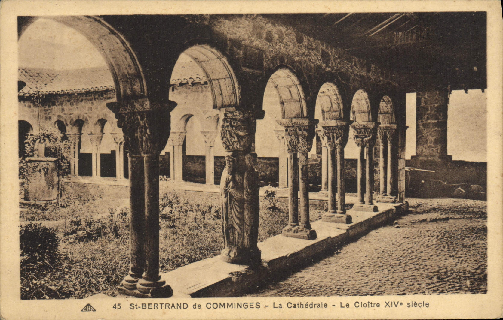 CPA St Bertrand de Comminges La cathedrale le cloitre