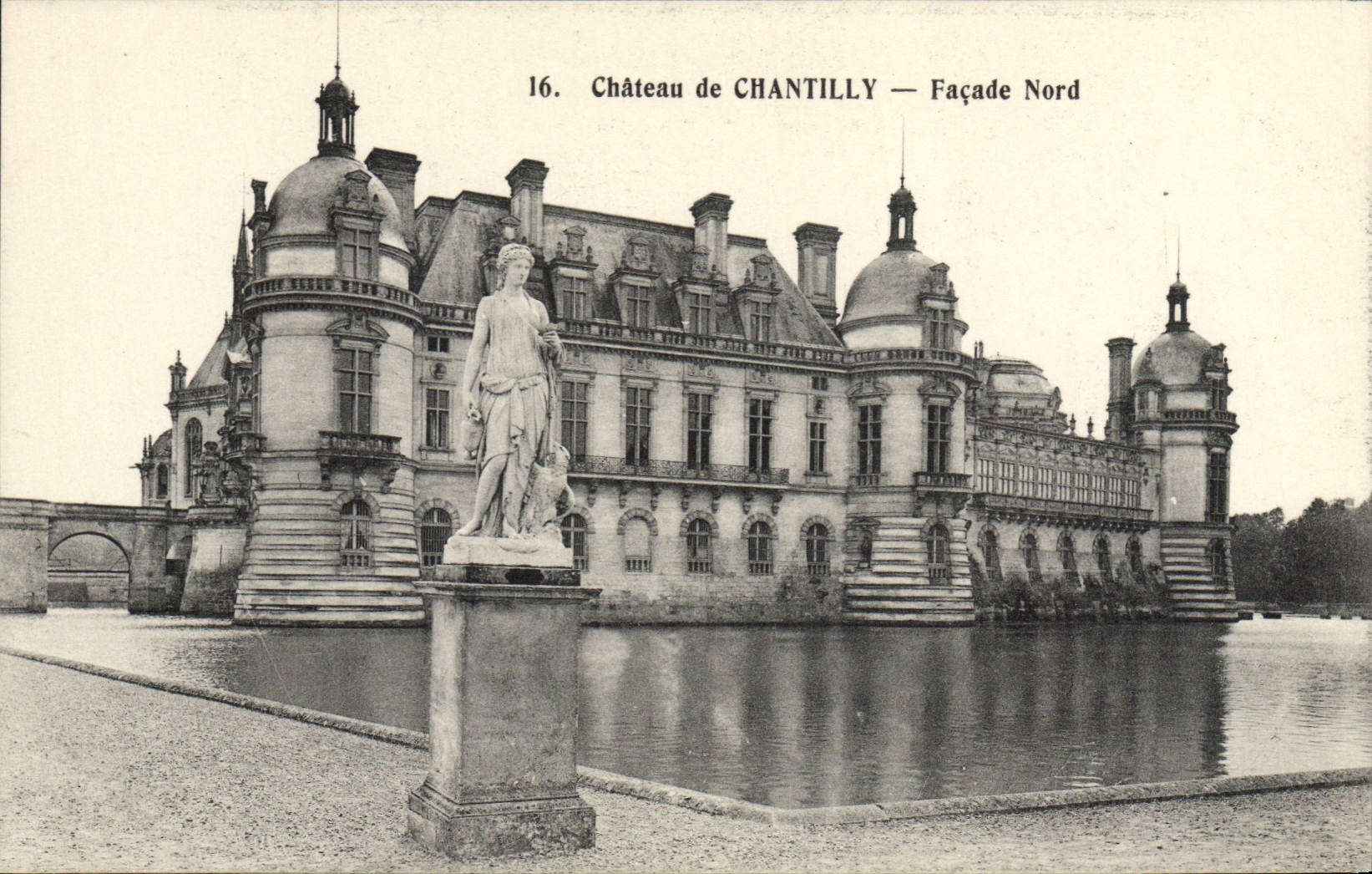 Château de Chantilly — Façade Nord — Héliotypie A. Bourdier, Versailles