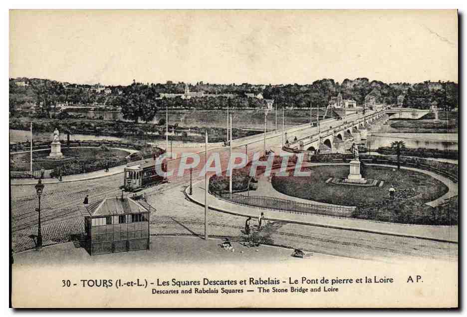 CPA Tours les squares Descartes et Rabelais Le pont de pierre et la Loire