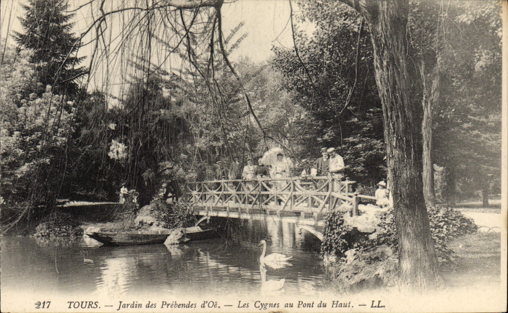 CPA Tours Jardin des Prebendes d'Oe Les cygnes au pont du haut
