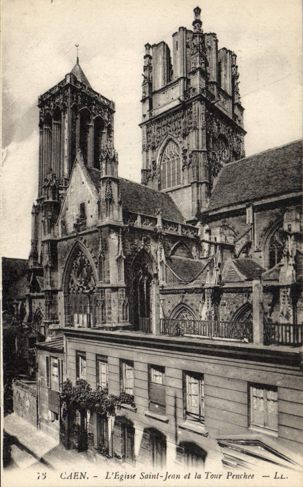 CPA Caen L'eglise Saint Jean et la Tour Penchee