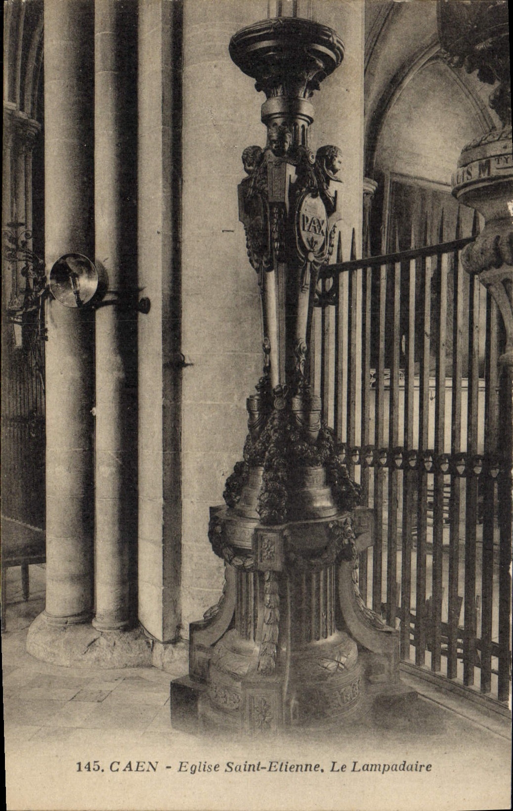 CPA Caen Eglise Saint Etienne Le lampadaire