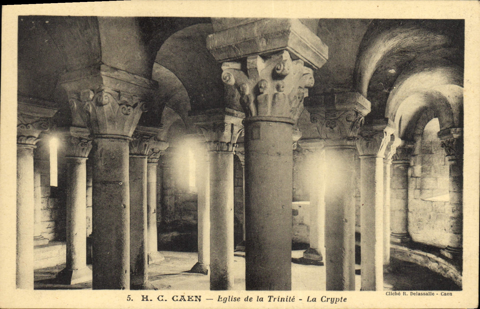 Église de la Trinité - La Crypte — Caen — Cliché R. Delassalle