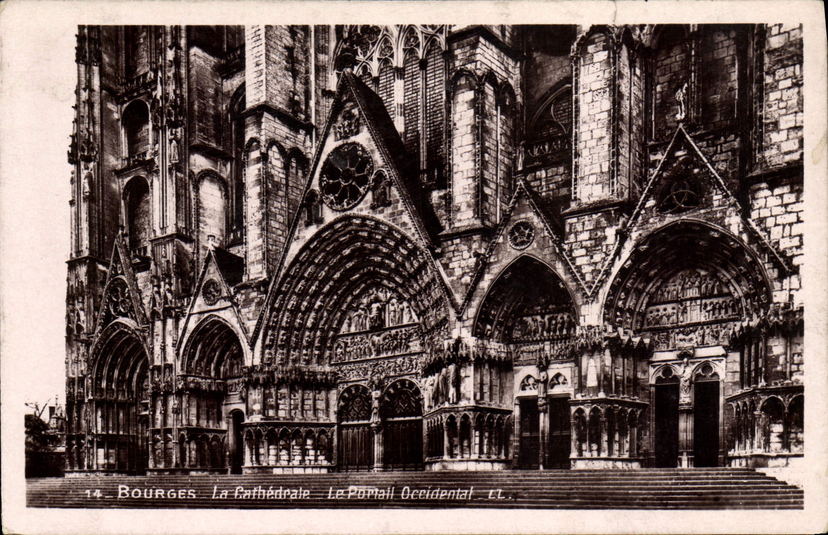 CPA Bourges La cathedrale Portail occidental