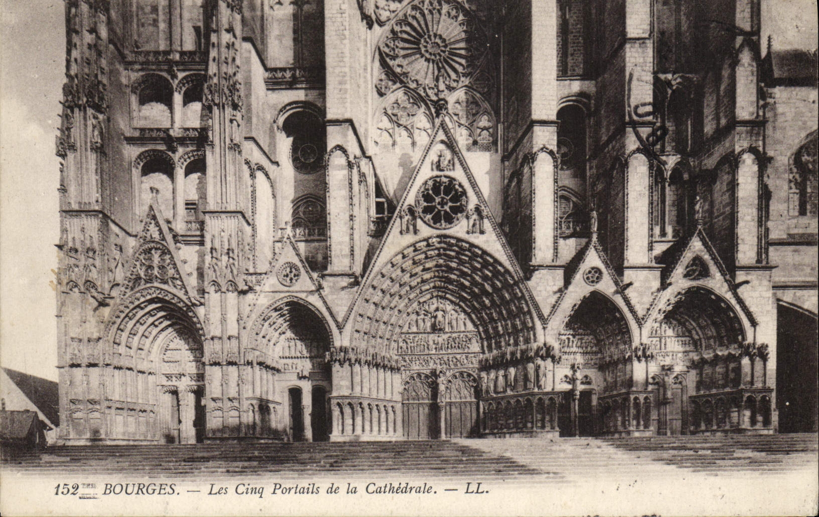 CPA Bourges Les cinq portails de la cathedrale