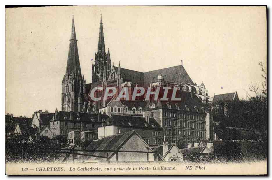 CPA Cathedrale de Chartres vue prise de la porte Guillaume 