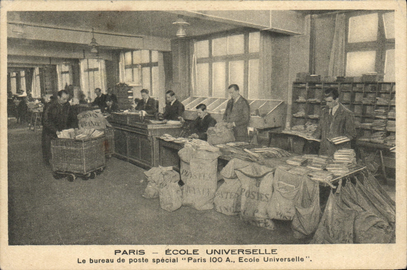 Paris — École Universelle — Le bureau de poste spécial "Paris 100 A, Ecole Universelle"