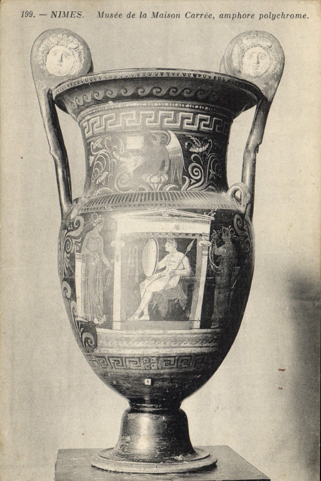 Nîmes — Musée de la Maison Carrée, amphore polychrome — n°199