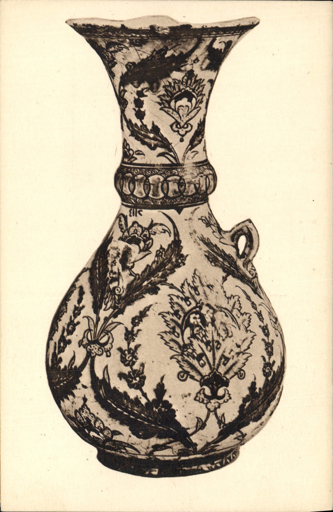 CPA Faience Faincerie Vase en faience dite Rhodes Musee arabe du Caire